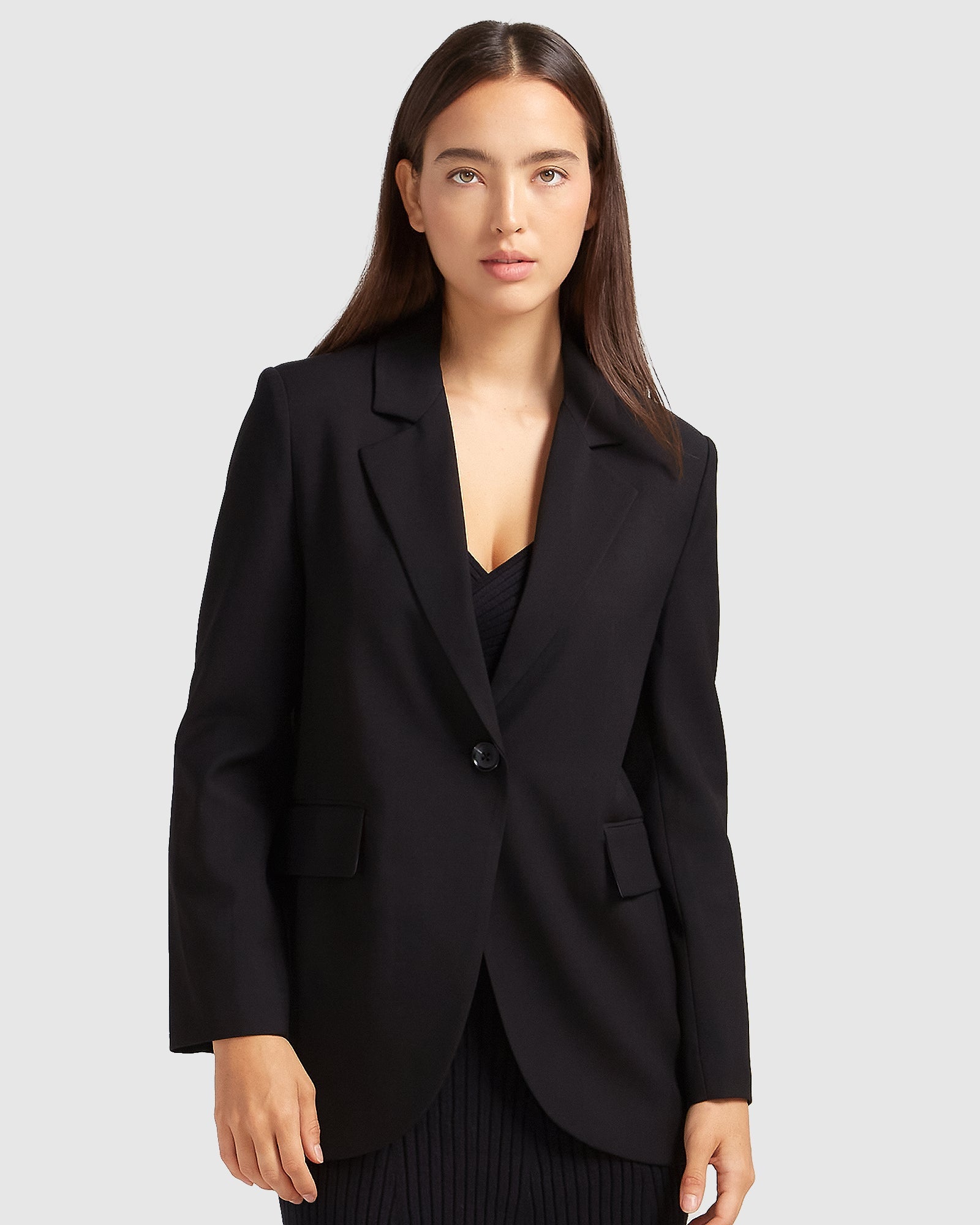 1_Unchained_Heart_Black_Front.jpg